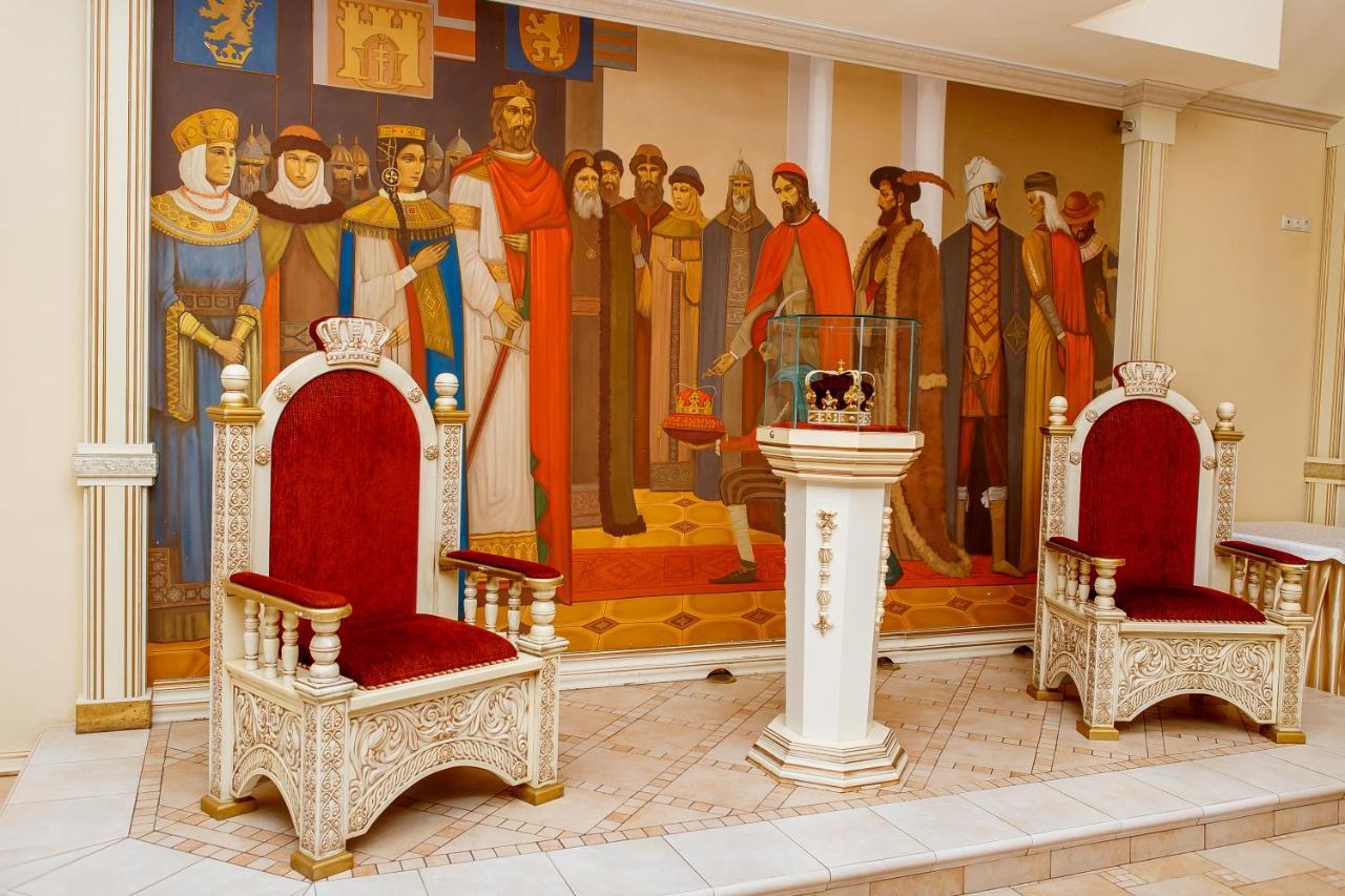 Галицька Корона Davidov Bagian luar foto